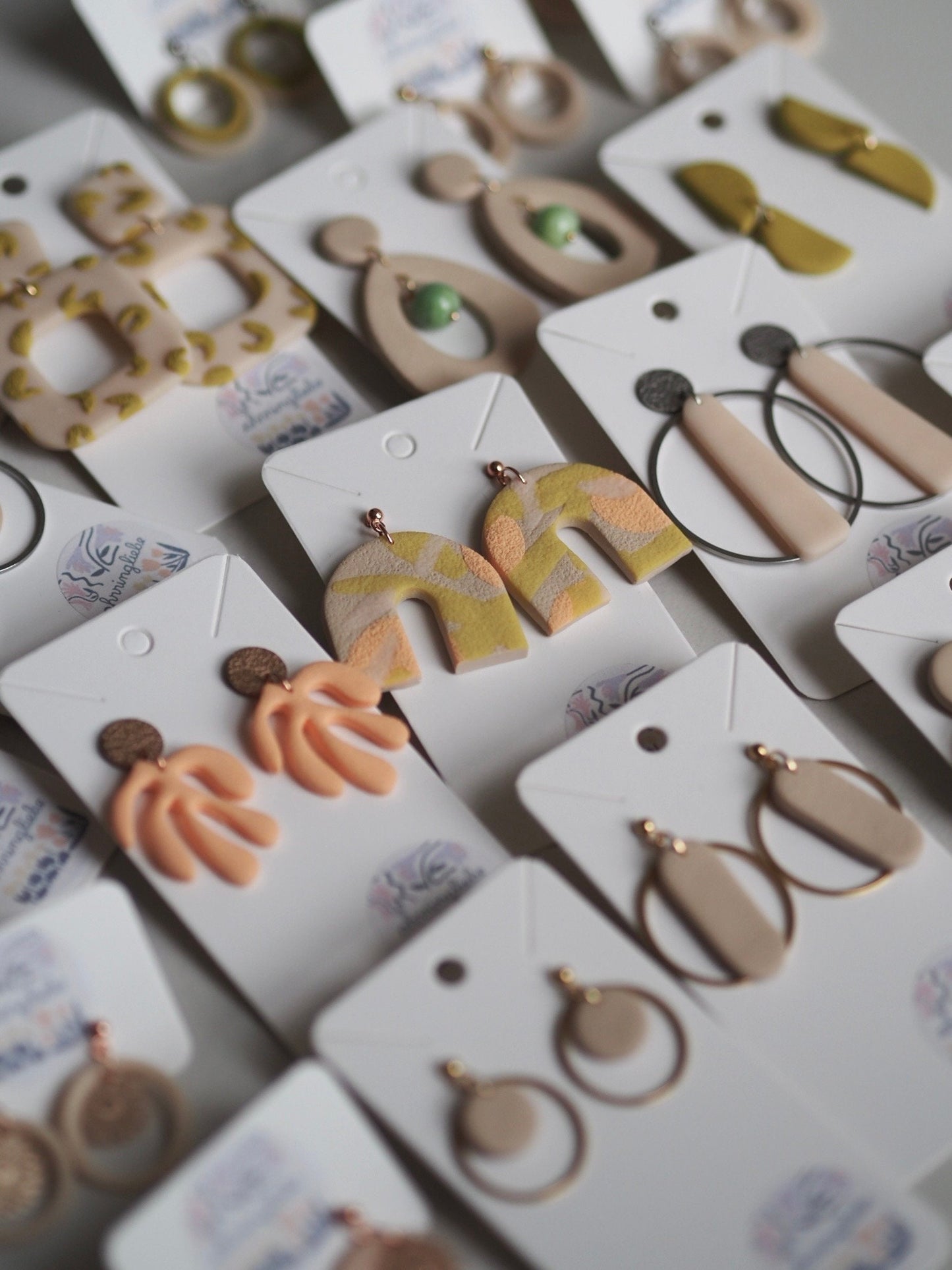 Ohrringe aus Polymerton Regenbogen mit Kugelstecker aus Edelstahl roségold hypoallergen sahara pistazie pfirsich