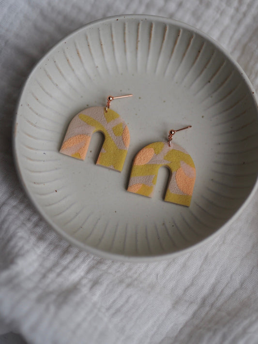 Ohrringe aus Polymerton Regenbogen mit Kugelstecker aus Edelstahl roségold hypoallergen sahara pistazie pfirsich